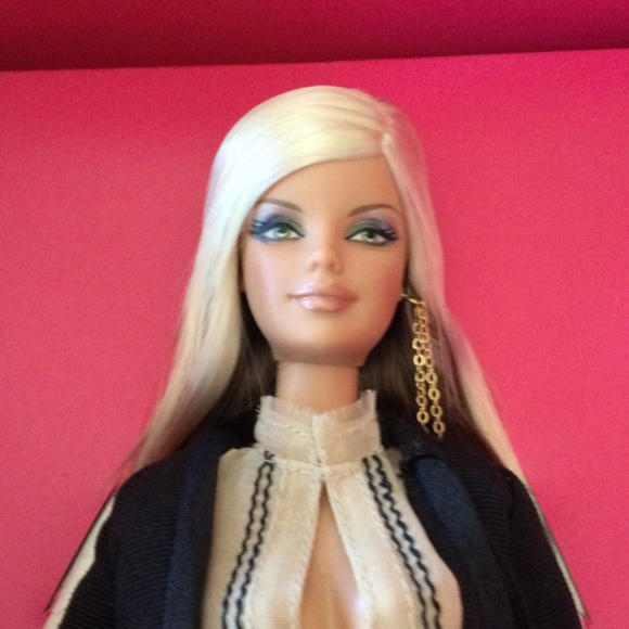 MAC Barbie by Mattel - Picture 9 of 14